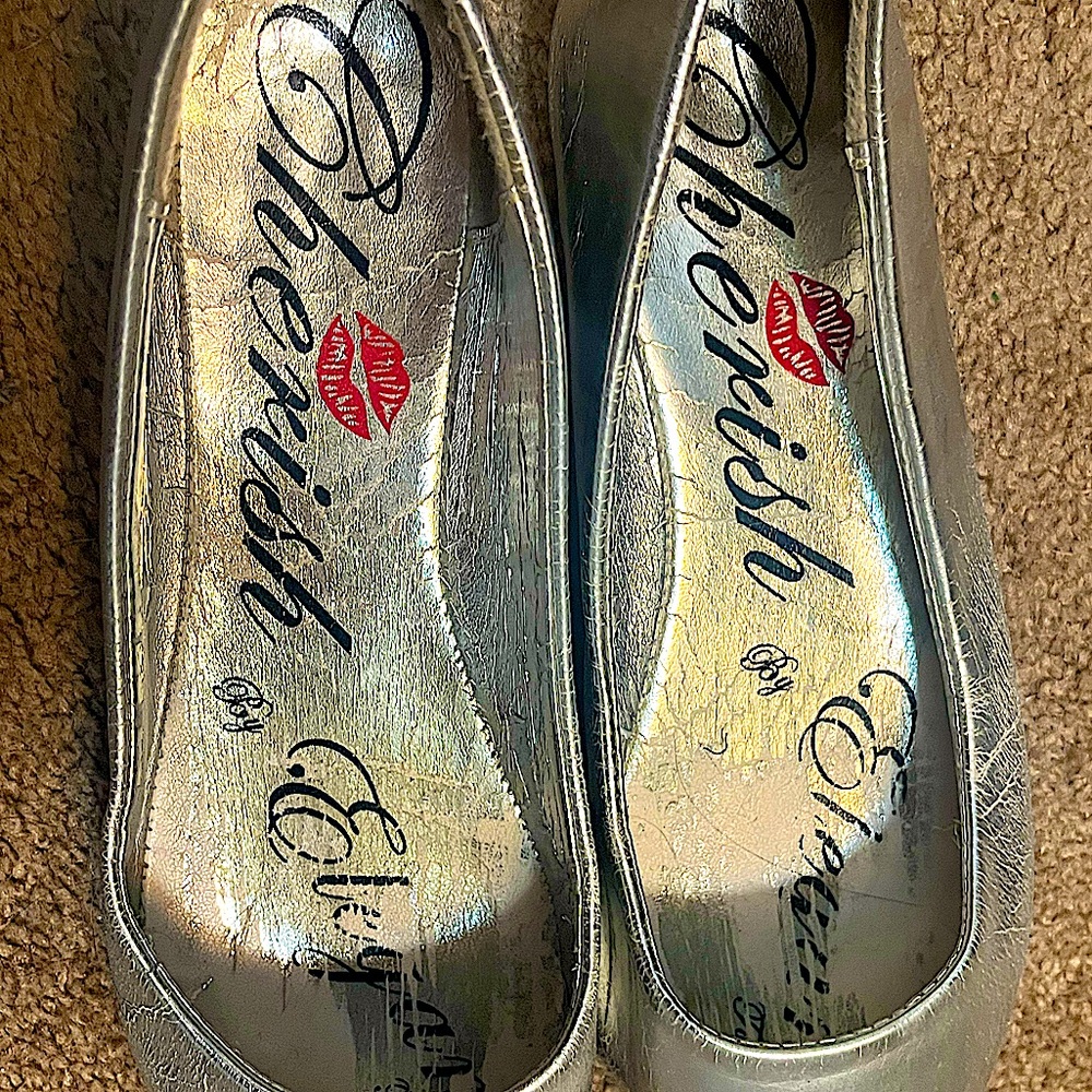 Beautiful Silver Flats - Picture 4 of 7